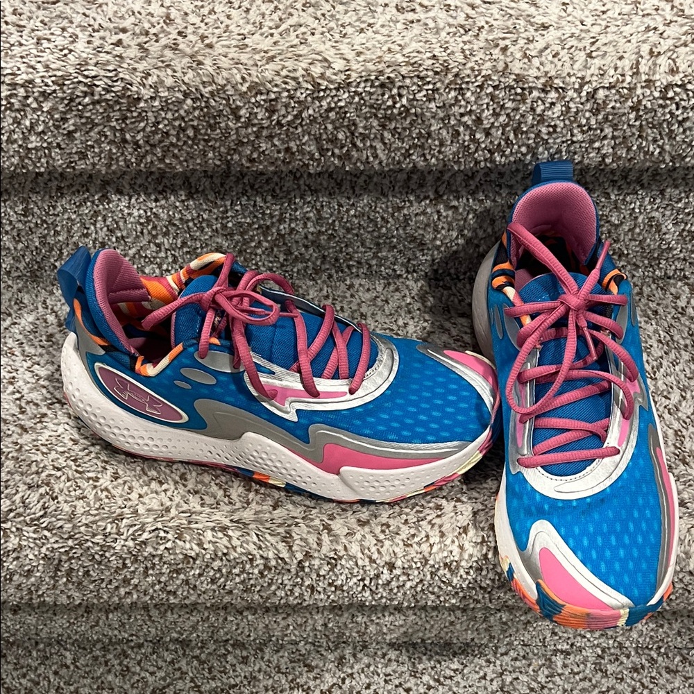 Under armour spawn 5 LE basketball athletic shoes.